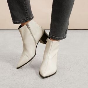 Everlane The Boss Boot Ankle Boots Size 8 Made in Italy Ivory Leather Block Heel